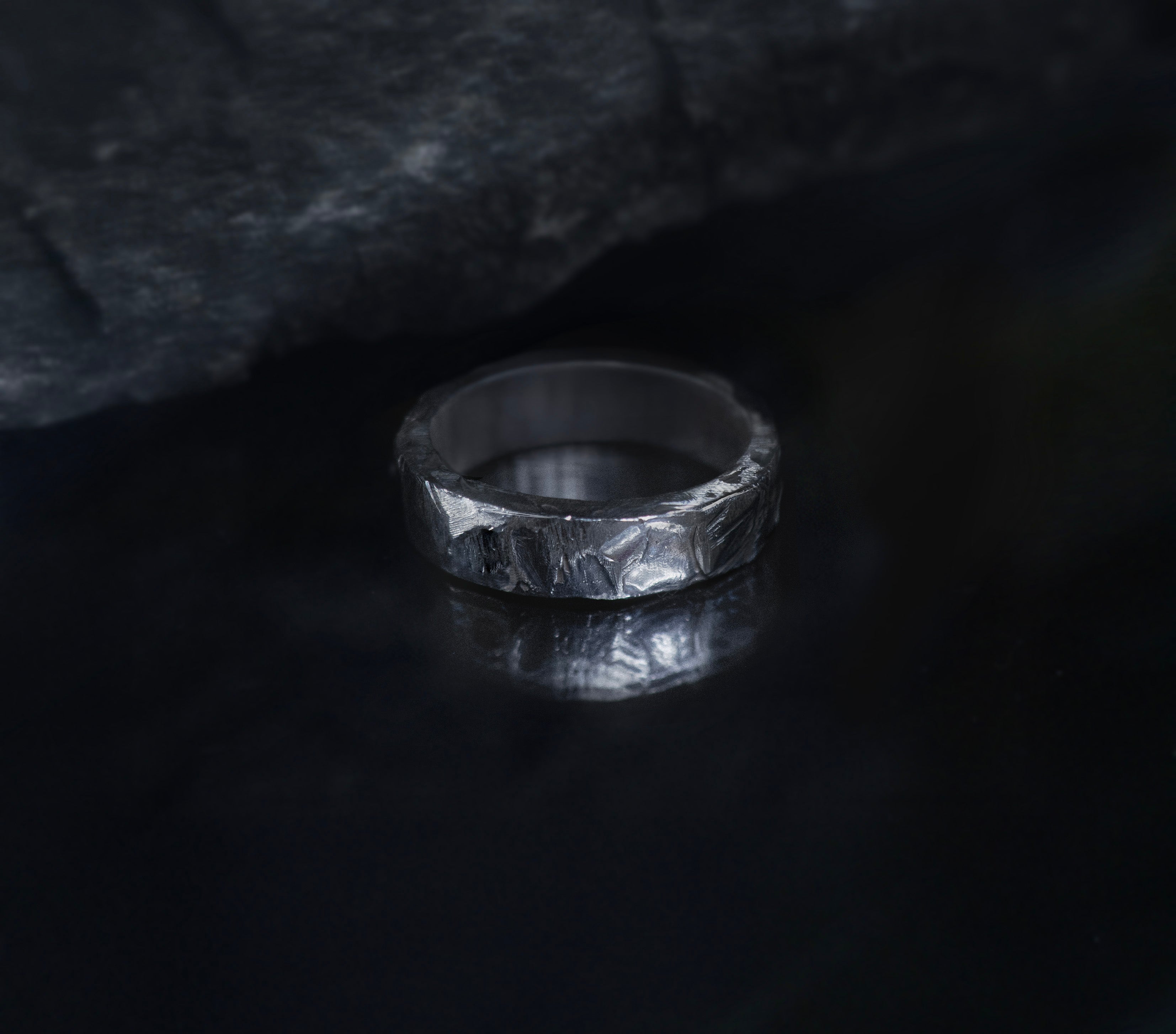 STRUCTURE RING